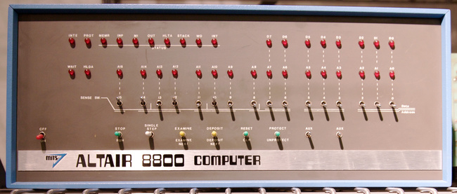 Altair_8800_at_the_Computer_History_Museum,_cropped.jpg